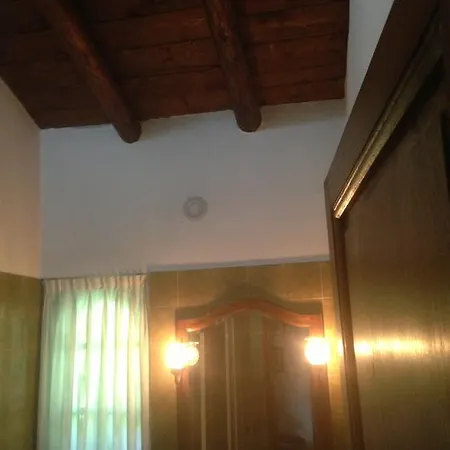 לינה וארוחת בוקר Rusall's